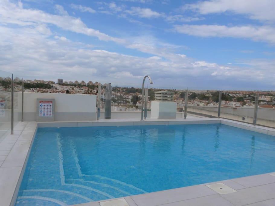 Modern Apartment In Torrevjea 200M From The Loccos Beach Torrevieja Exterior photo