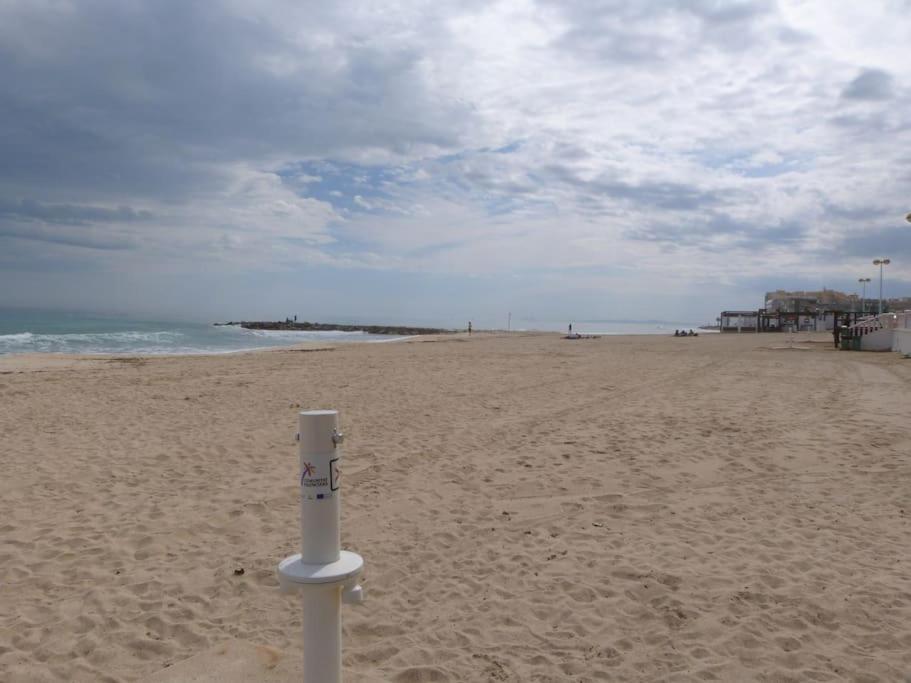 Modern Apartment In Torrevjea 200M From The Loccos Beach Torrevieja Exterior photo